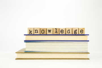 dell笔记本电脑电池显示正在充电但是电量一直不变