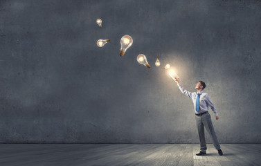 电脑放了很久后开机显示无信号？